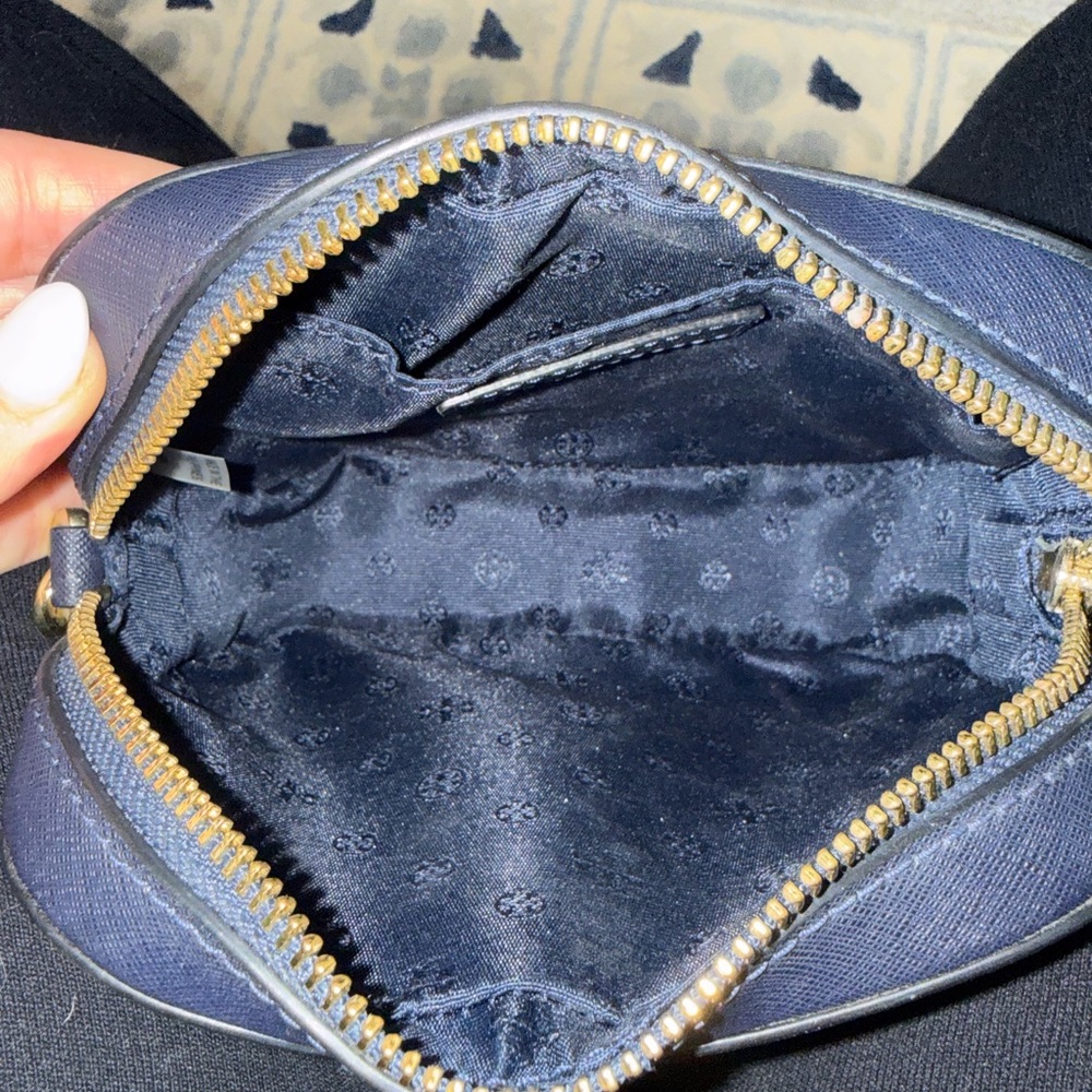 Tory Burch Round Robinson Crossbody Navy Bag - Picture 7 of 10